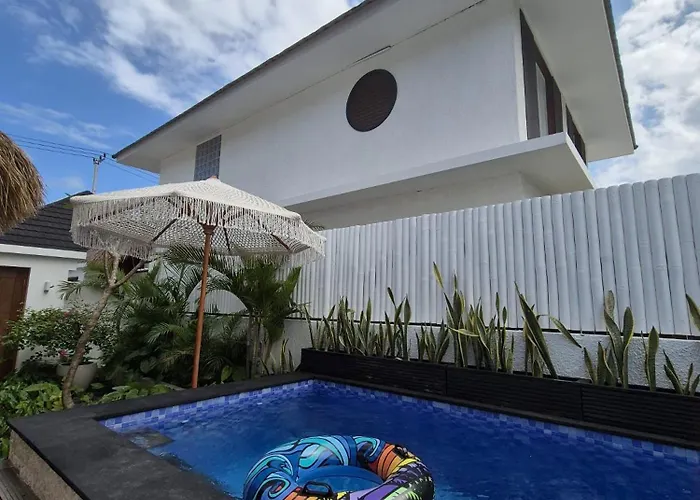 Villa Paradise In Awaits *
