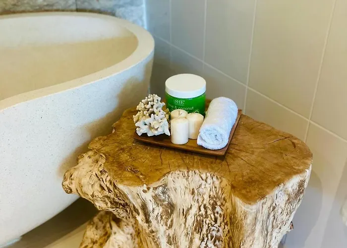 Villa Paradise In Awaits *